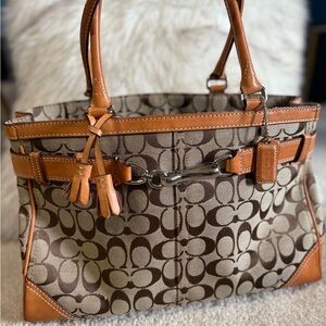 Authentic COACH VINTAGE Signature Hamptons Demi Bag in Natural Leather